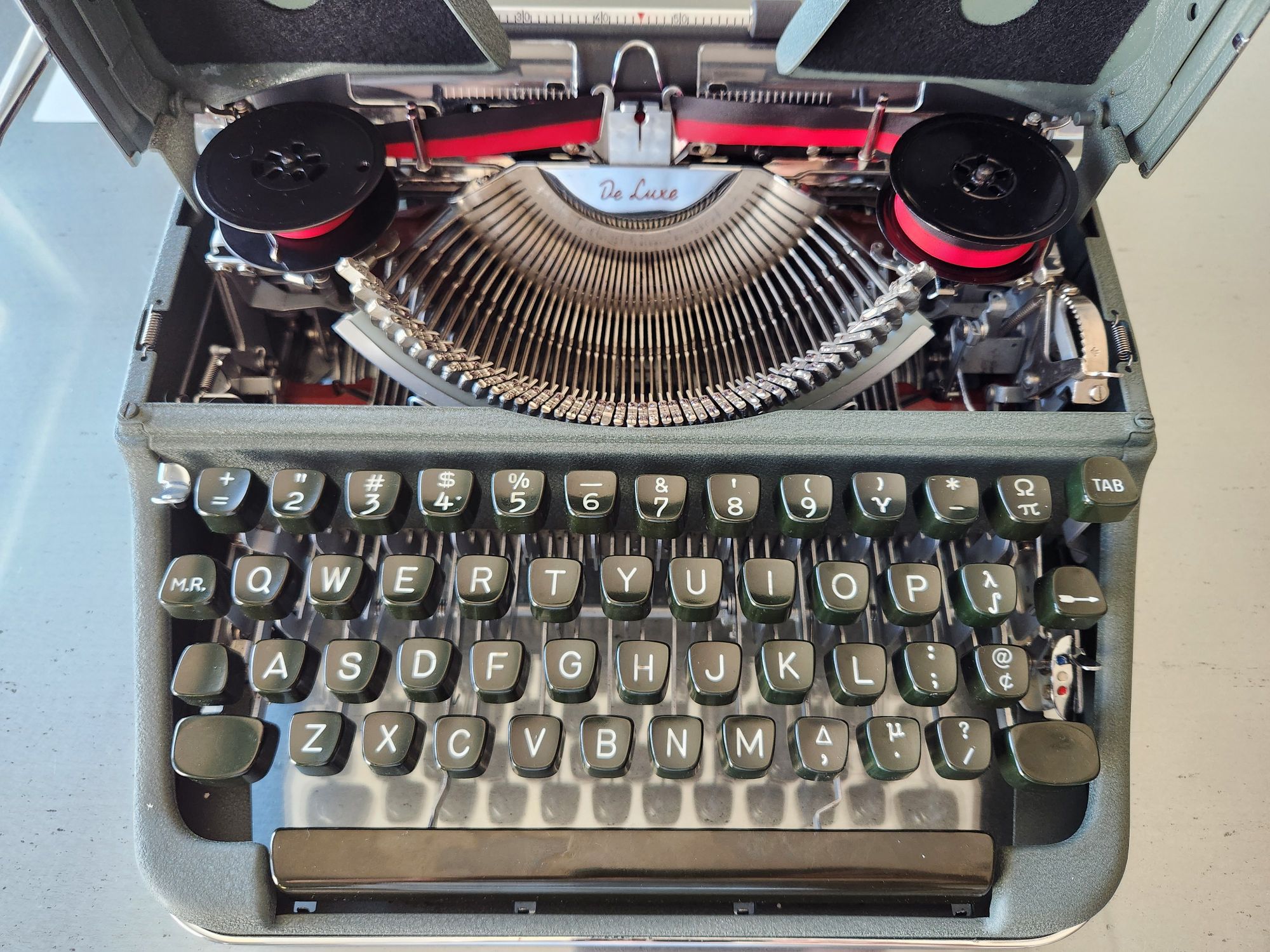 View down onto the typebasket and keyboard of an Olympia SM3.