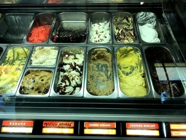 Unglaublich leckere Eisvielfalt im Dolche Vita Malcesine