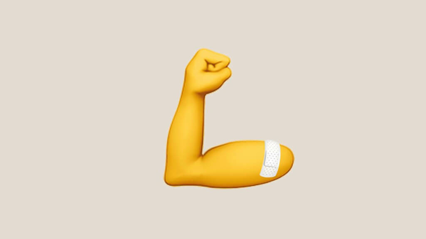 Ein gelbes Emoji eines starken Arms mit einem Pflaster auf dem Bizeps.