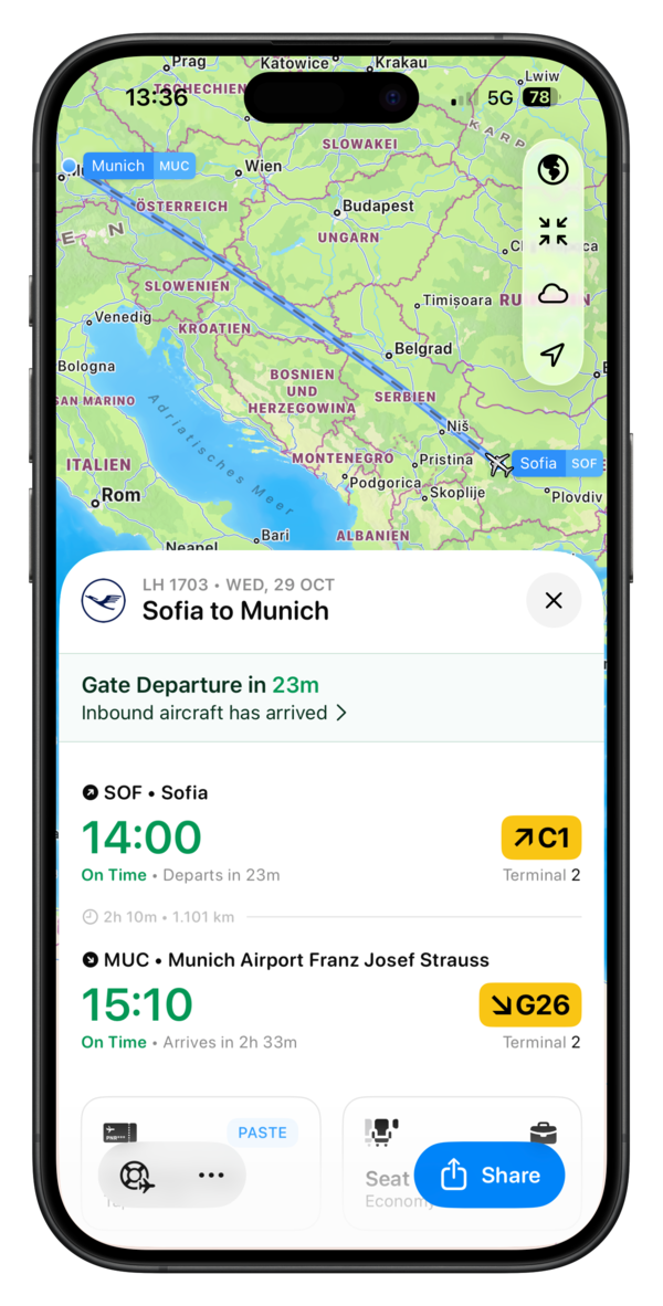 Eine digitale Anzeige auf einem Smartphone zeigt Fluginformationen für den Flug von Sofia nach München, einschließlich Abflug- und Ankunftszeiten sowie Gate-Informationen.