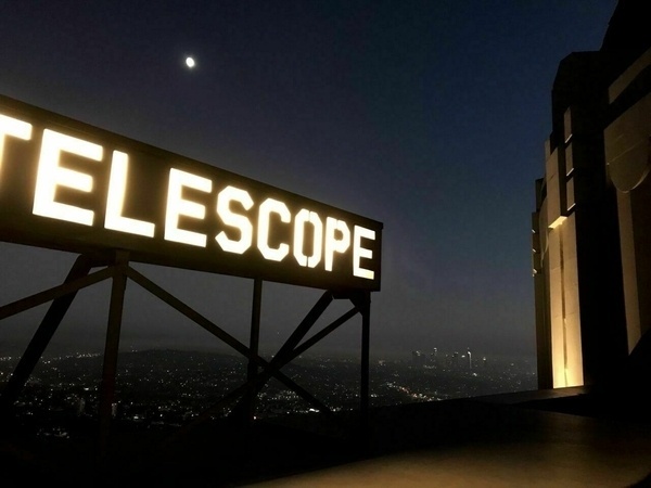 Nächtliches Los Angeles vom Griffith Observatorium aus gesehen