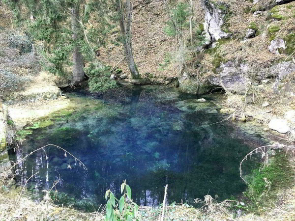 Der magische Blautopf in Essing im Altmühltal
