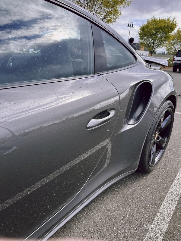 Side air scoop on a Porsche 911 Turbo