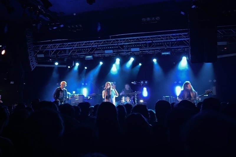 Dry Cleaning band on stage
